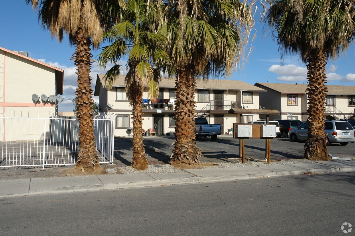 Building Photo - 2228 Saturn Ave