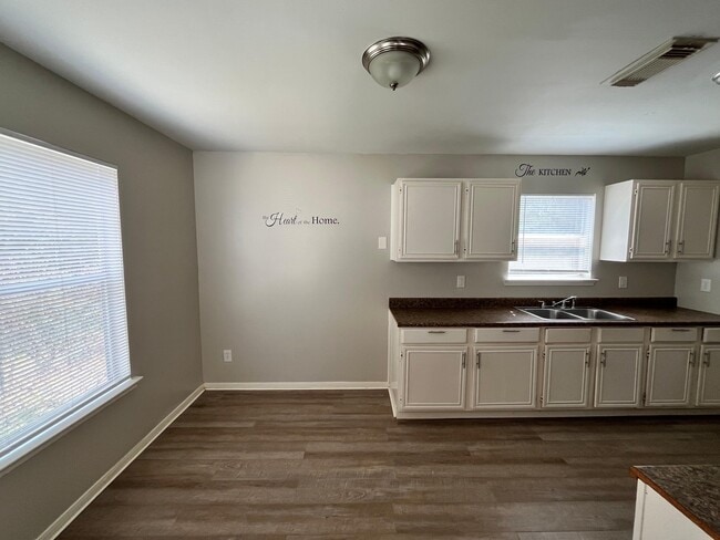 Building Photo - 9406 Alcala