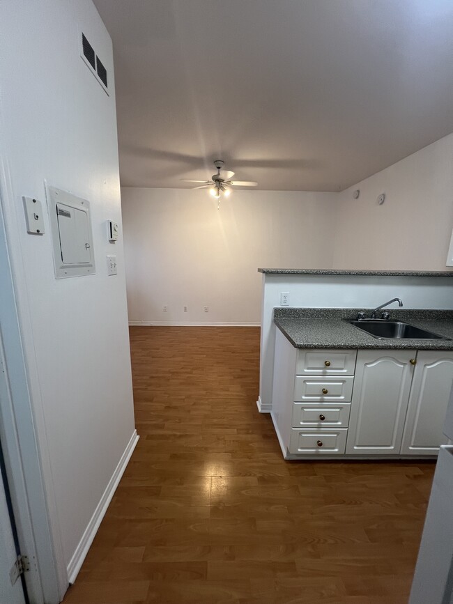 Building Photo - 362 Friel St