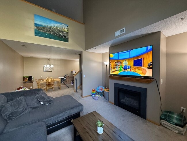 Building Photo - Beautiful 2 Bed, 2 Bath Townhome for Rent ...