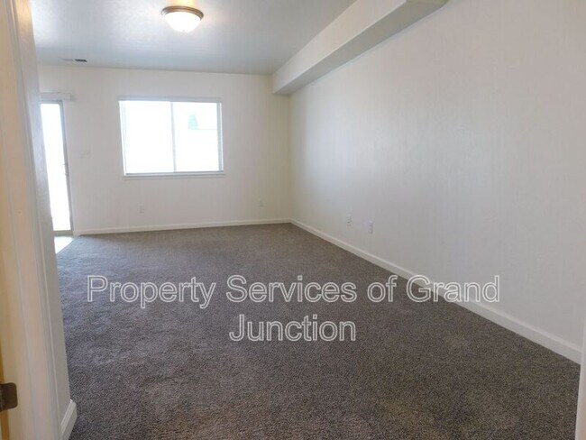 Building Photo - 654 Trinity Way