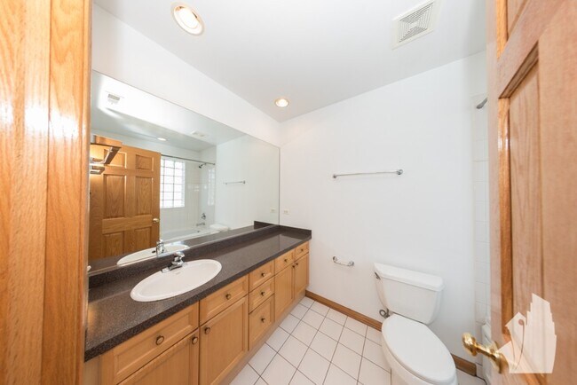 Foto del edificio - 2741 N Southport Ave