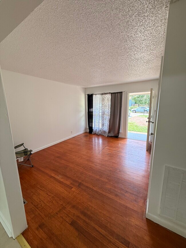 Foto del edificio - 3412 Olsen Ln