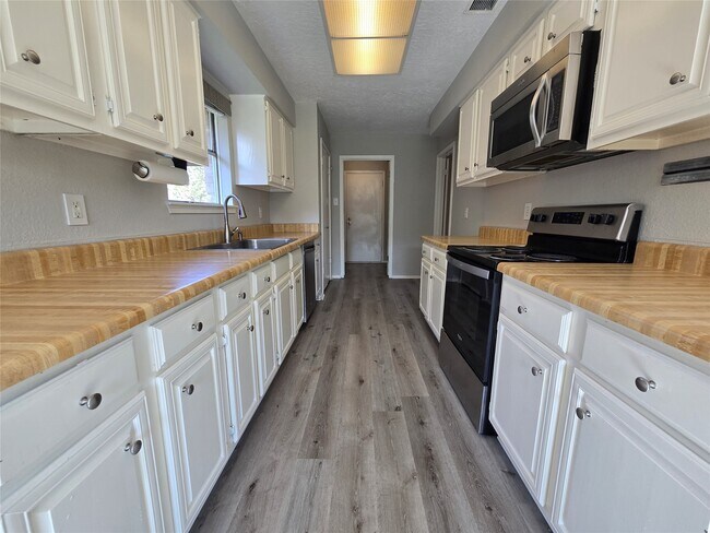 Foto del edificio - 22027 Rockgate Dr