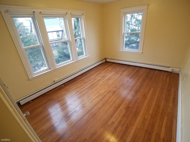 Building Photo - 3 br, 1 bath  - 165 Chiswick Rd Apt 2