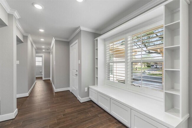 Building Photo - 14206 Sylvia Dr