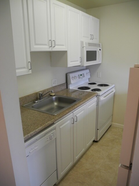Foto del edificio - 5210 Russell Ave NW