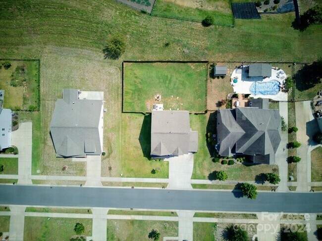 Building Photo - 2231 Holden Avenue Southwest
