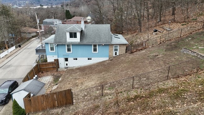 Photo - 798 Valley Rd House