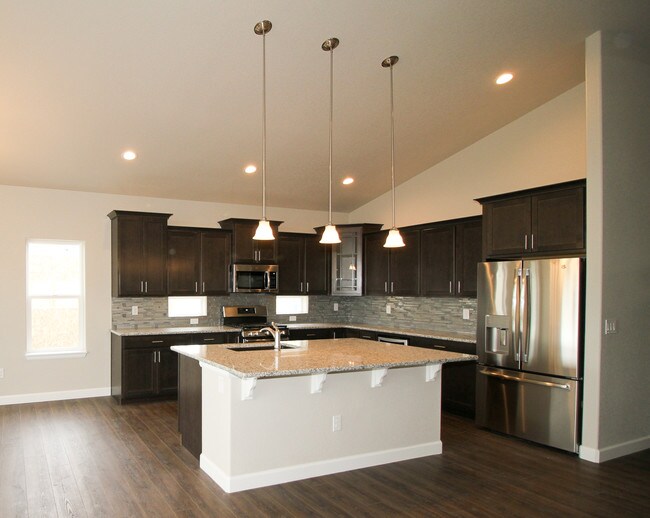 Building Photo - 7170 Bigtooth Maple Dr