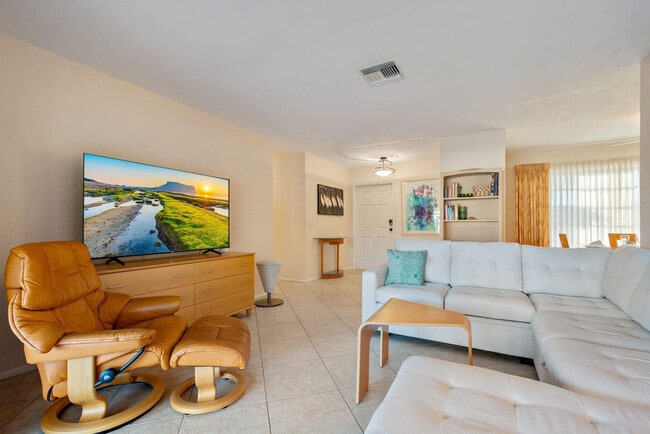 Building Photo - 7423 Dickens Dr