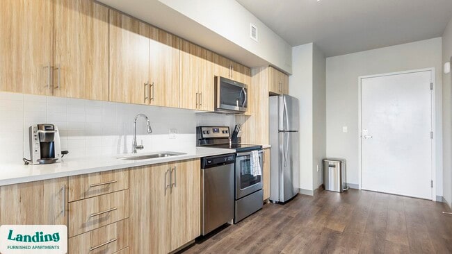 Building Photo - 1850 NW Front Ave