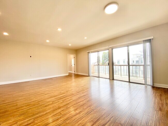 Foto del edificio - 622 S Barrington Ave