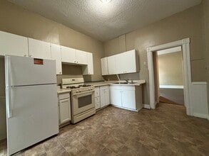 Building Photo - 783 6th St E