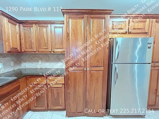 Building Photo - 1290 Park Blvd