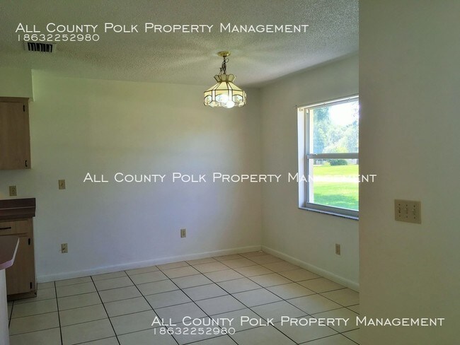 Building Photo - Awesome 3 bedroom, 2 bath home in Frostproof