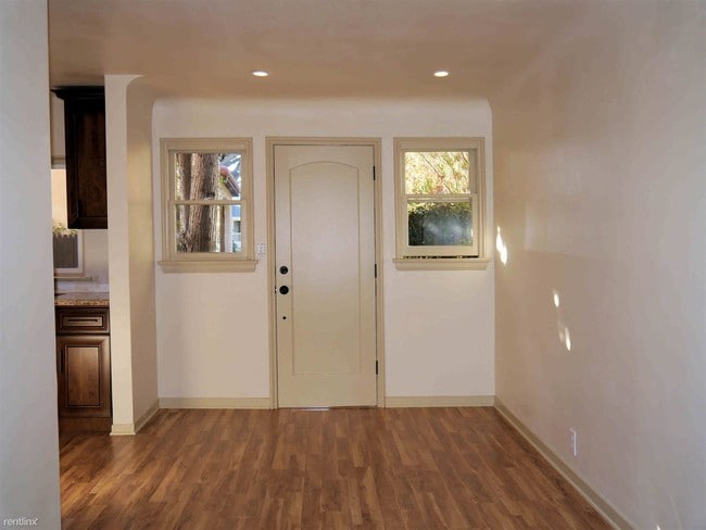 Building Photo - 1 br, 1 bath House - 830 1/2 Maple St