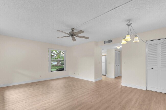 Foto del edificio - 91 SW South River Dr