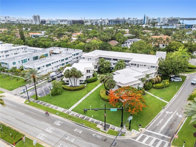 Foto del edificio - 10190 Collins Ave