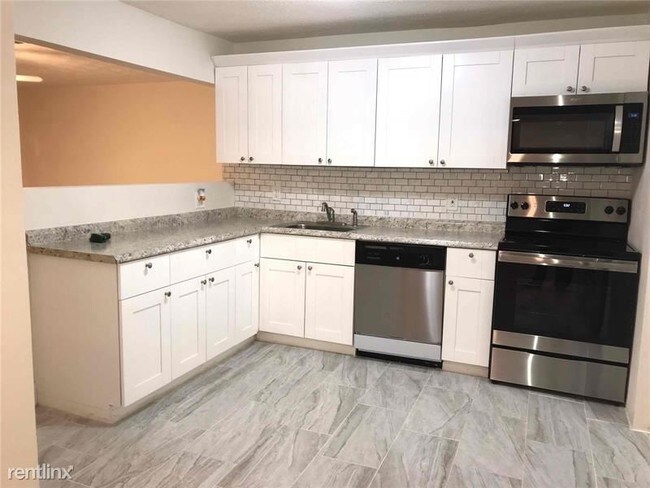 Building Photo - 5 br, 2 bath House - 2721 NE 9th Ter