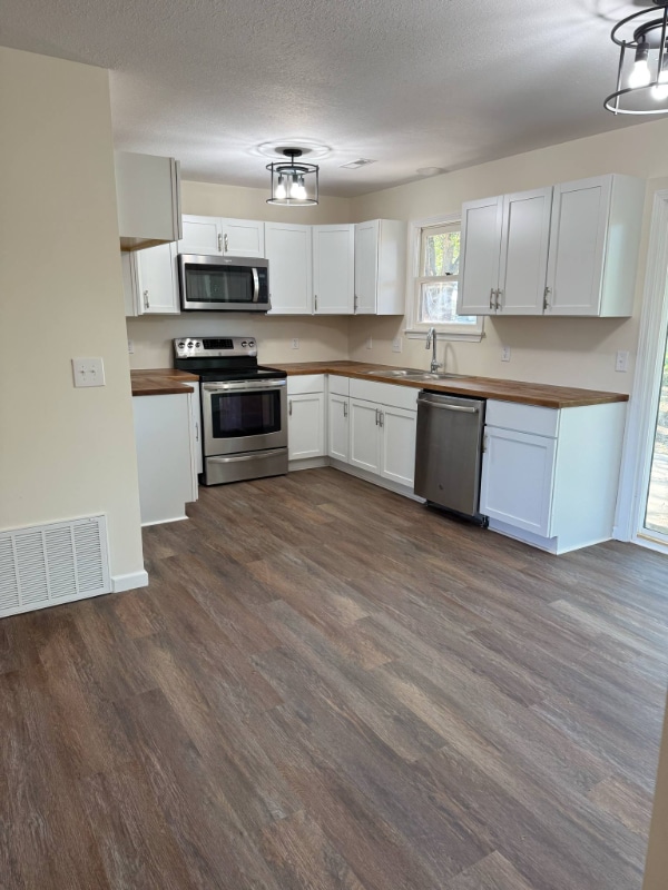 Building Photo - 7209 S Chautauqua St