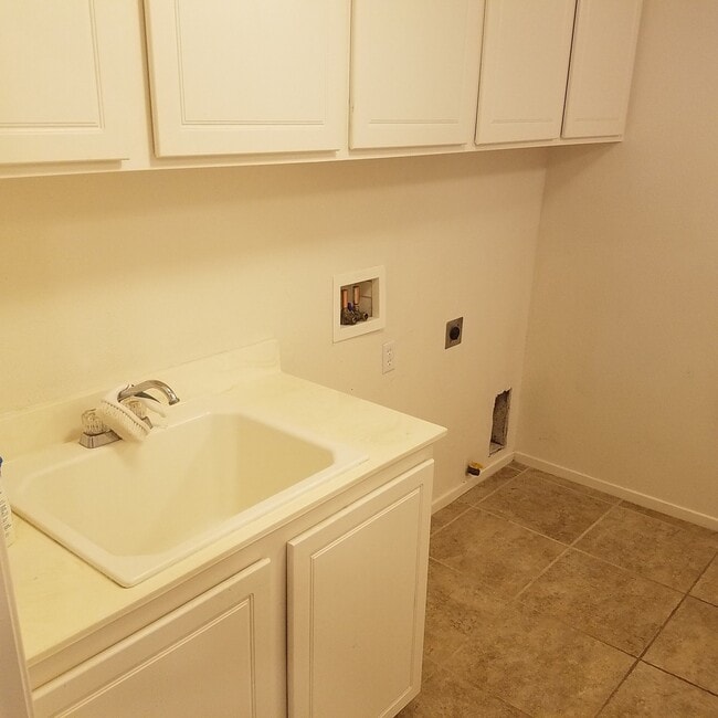 Building Photo - MOVE-IN SPECIAL!! Welcome to Your New Home In Winchester