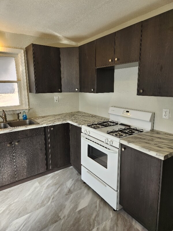 Foto del edificio - 300 Nipper St