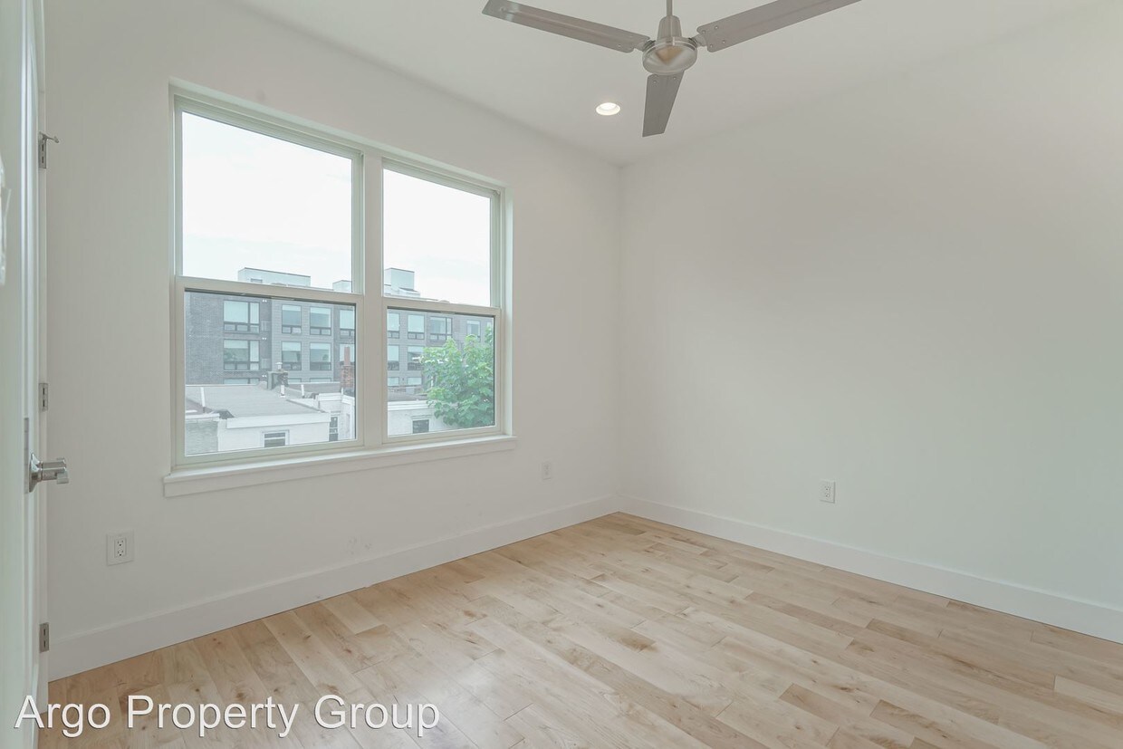 Building Photo - 2614 W Girard Ave