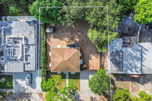 Foto del edificio - 13590 NW 5th Ave