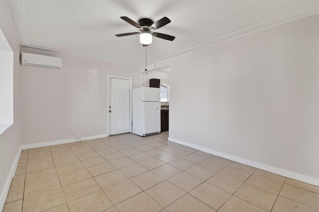 Foto del edificio - 1257 W 35th St