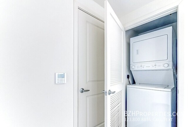 Foto del edificio - Beautiful Modern Two Bedroom In Echo Park