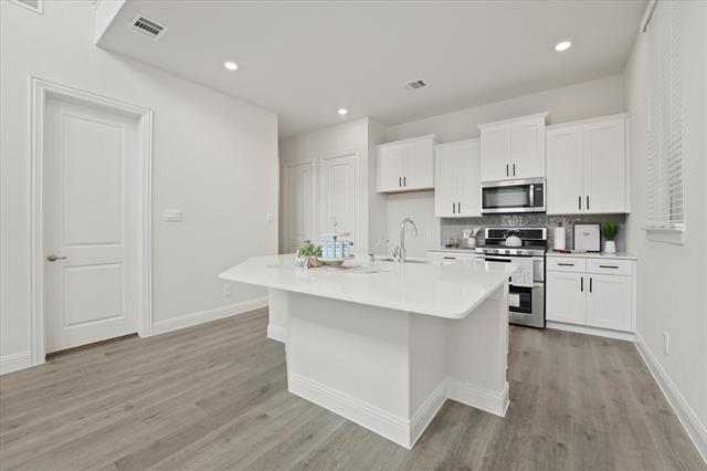 Building Photo - 4550 Cinema St