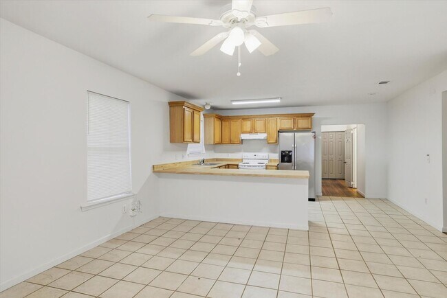 Foto del edificio - 519 W 6th Ave