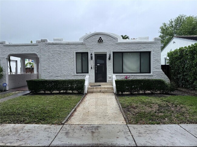 Foto del edificio - 1720 SW 22nd Terrace