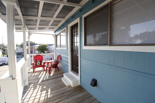 Private upstairs porch overlooking courtyard - 619 Winnie St