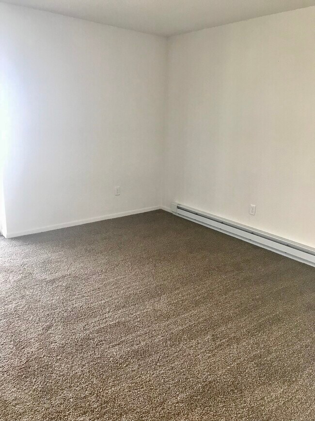Living Room - 5 N Main St
