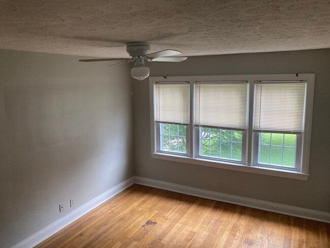 Building Photo - 4705 Bellevue Ave