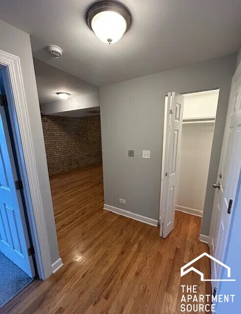 Foto del edificio - 2340 W Granville Ave