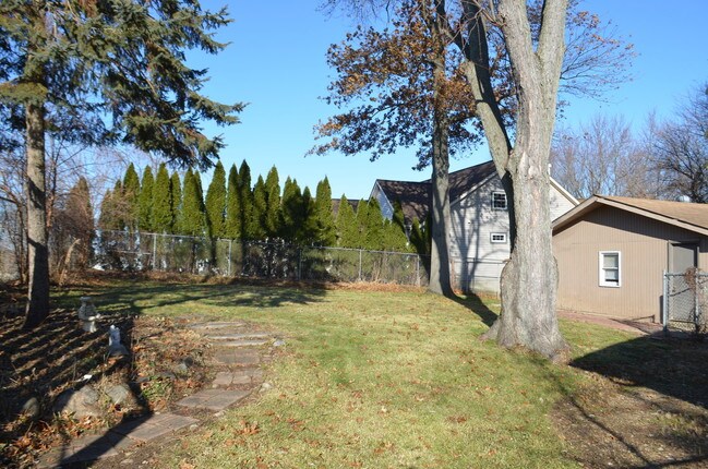 Building Photo - 29202 W Grass Lake Rd