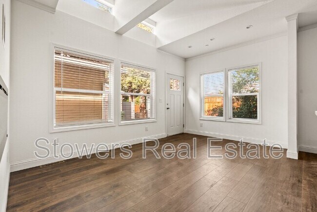 Foto del edificio - 144 Larkwood Cir