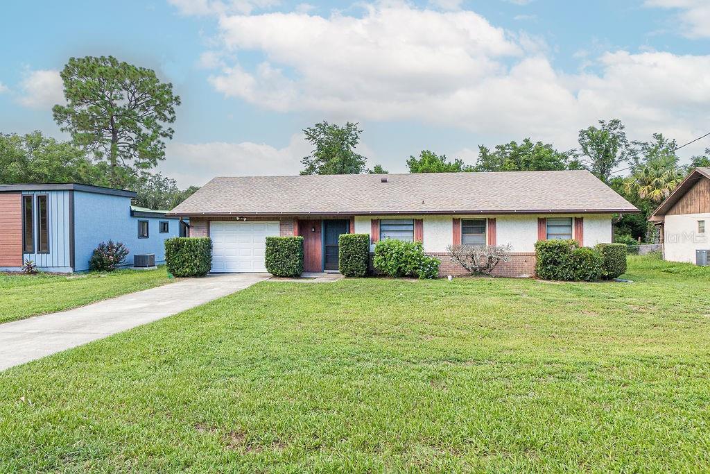 Primary Photo - 223 E Fern Dr