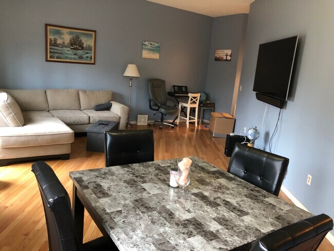 Foto del edificio - 219 Twin Lakes Rd