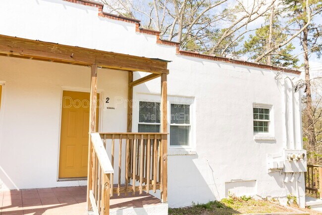 Foto del edificio - 1203 Rockway Dr