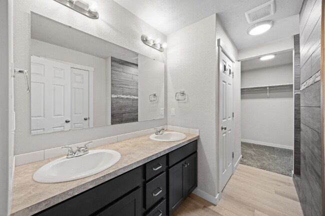 Foto del edificio - 15335 Stovall Ave