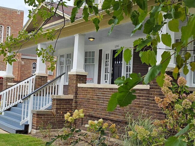 Building Photo - 1206 Terrace St