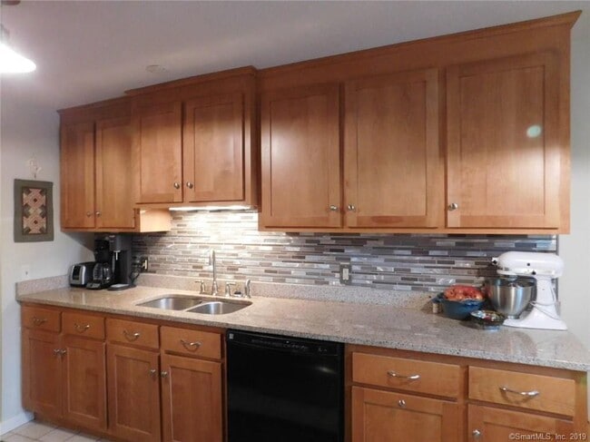Kitchen - 32 Upper Pattagansett Rd