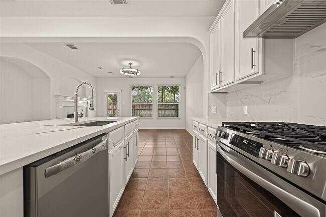 Foto del edificio - 6118 Breezy Hollow Ln