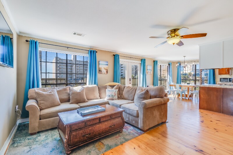 Foto principal - 980 W Beach Blvd