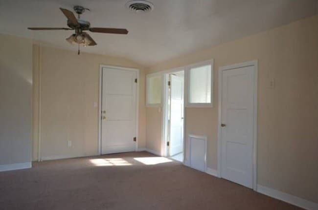 Building Photo - 305 Peasley St