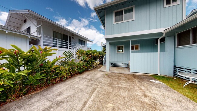 Building Photo - Manoa Valley. 2 Bedrooms, 1.5 Bathrooms, 1...